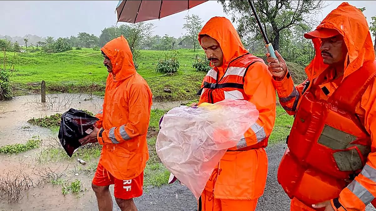 NDRF team at rescue Op in Raigad