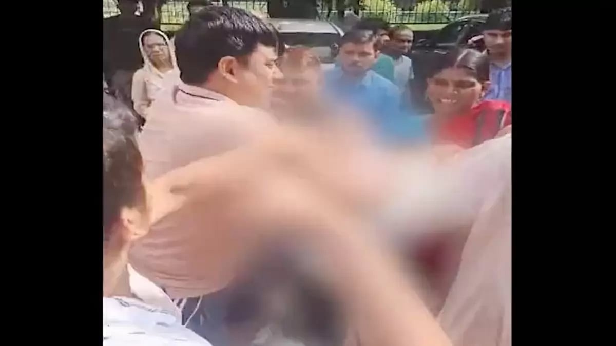 Dwarka pilot, husband thrashed by locals