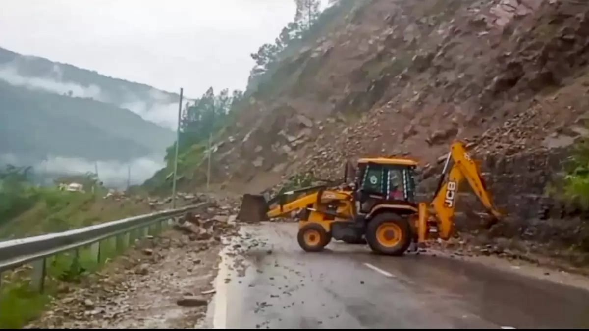 Pune-Mumbai Expressway and Old Highway Shut Down After Heavy Rain and Landslides