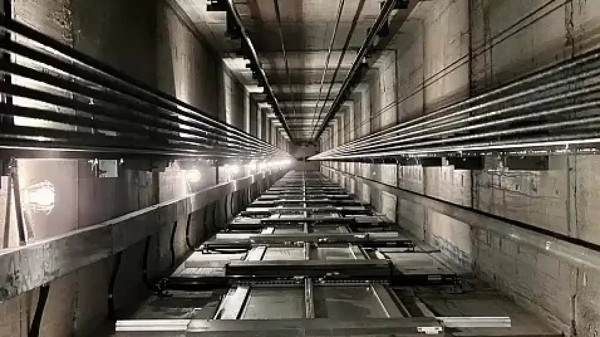 Pune woman and boy have narrow escape after elevator falls from 10th floor. (Representative image)