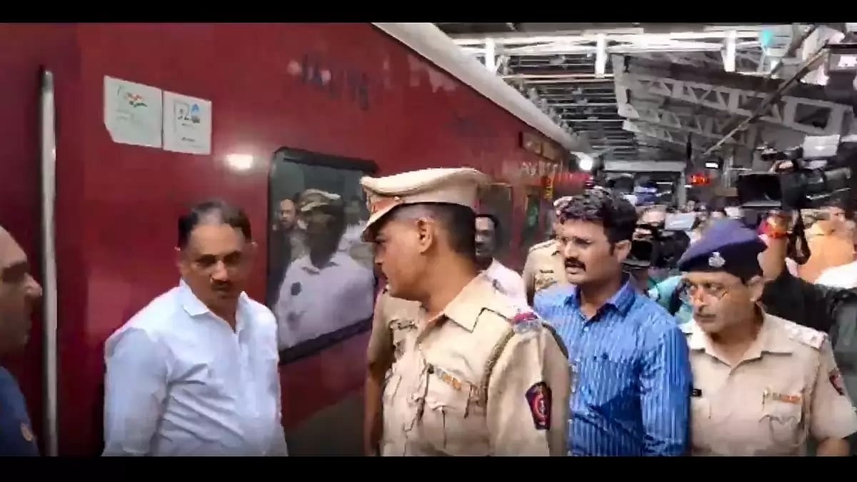 Police inspect the Mumbai-Jaipur Superfast Express train in which an RPF jawan shot dead four person