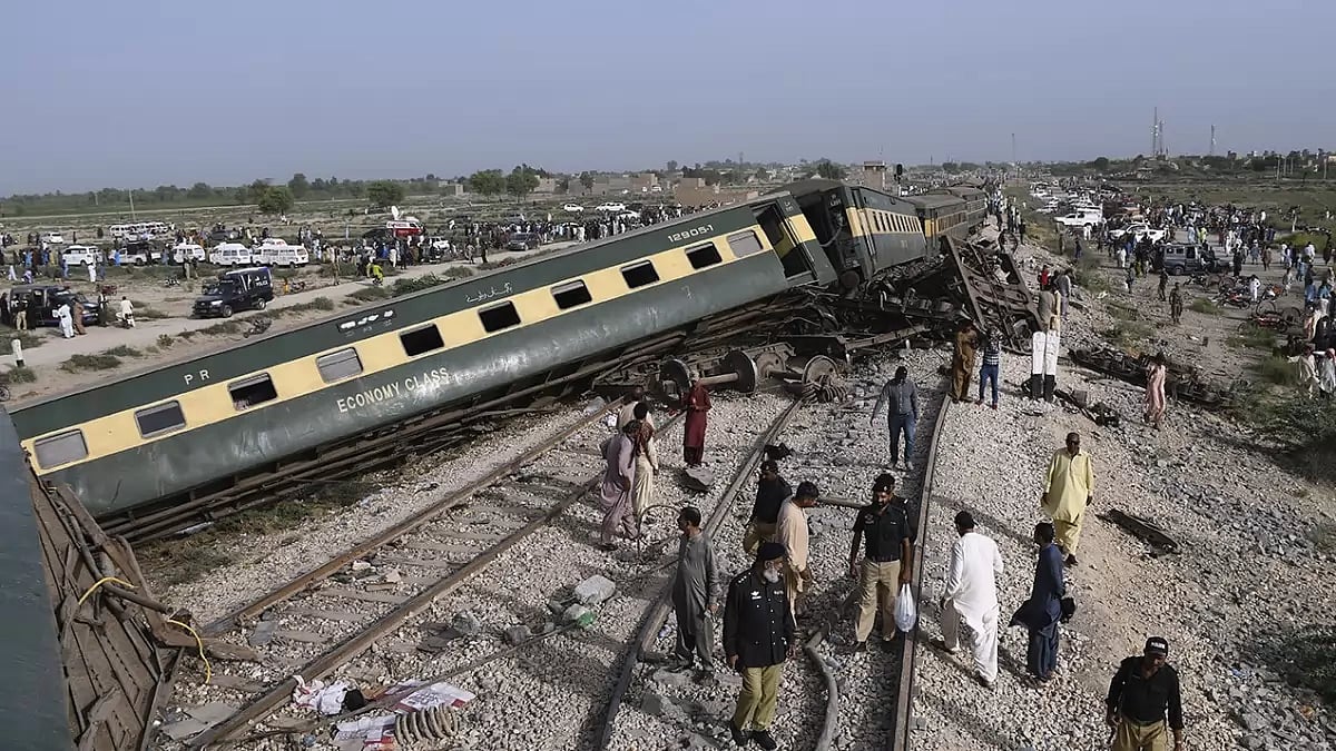Pakistan Train Crash