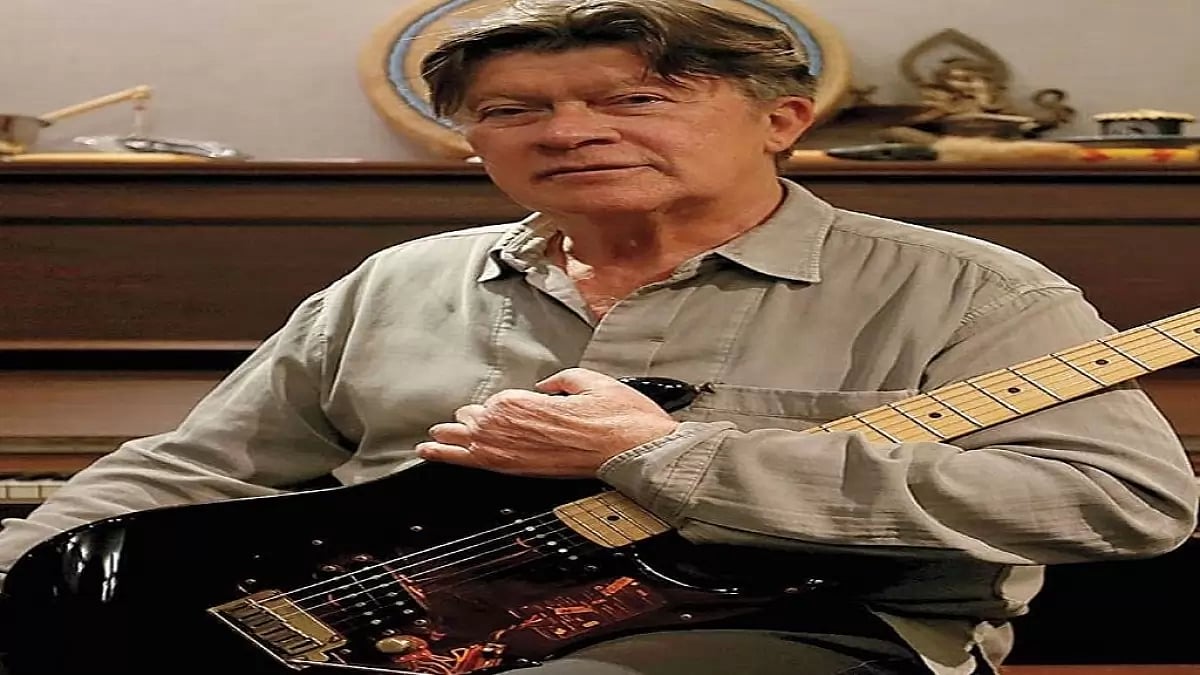 Robbie Robertson with guitar