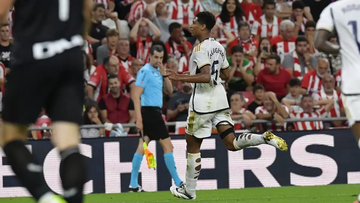 Jude Bellingham (C) scored on his debut as Real Madrid opened their La Liga account.