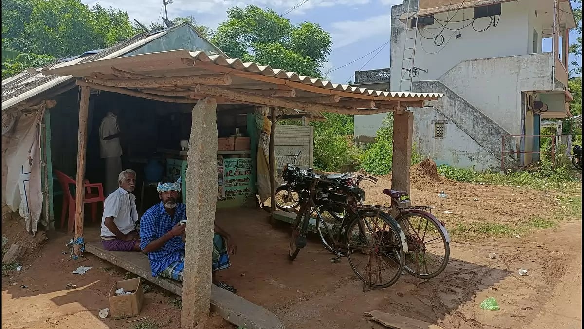 A tea shop where 'two tumbler system' is practised. 