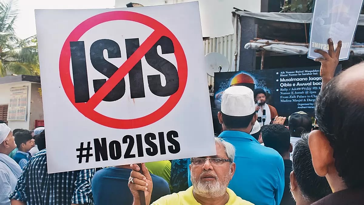 A Divided Land: A Sunni Muslim group protests against ISIS in Mumbai