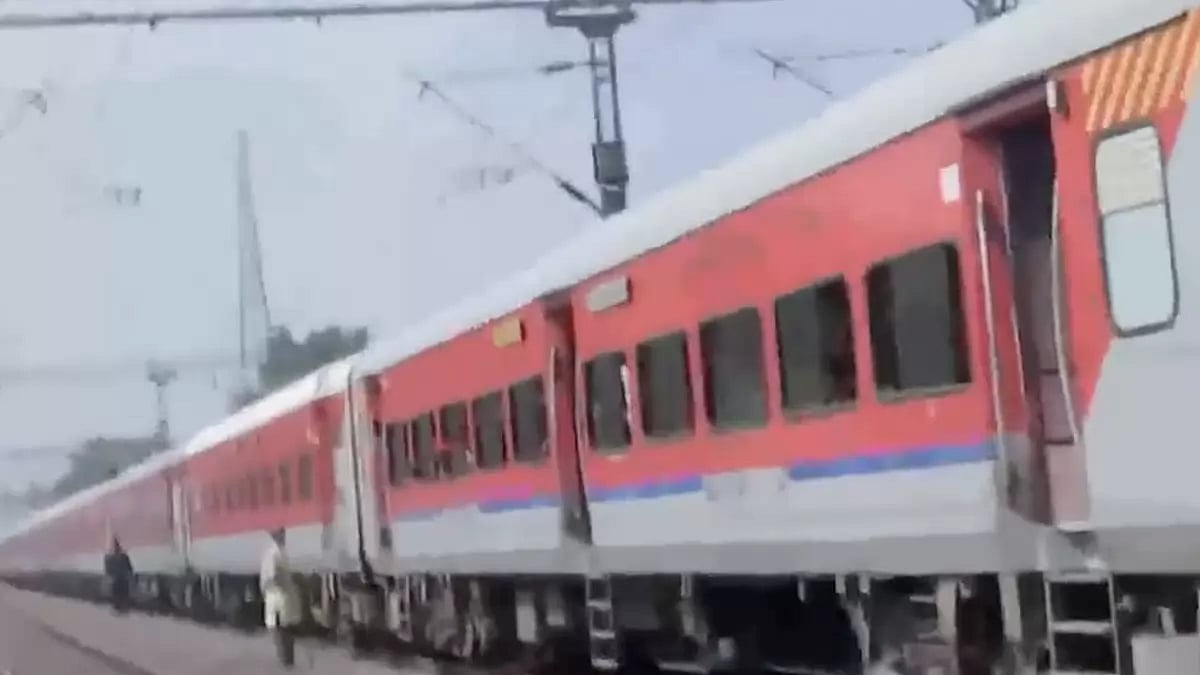 Udaipur city-Khajuraho train engine catches fire