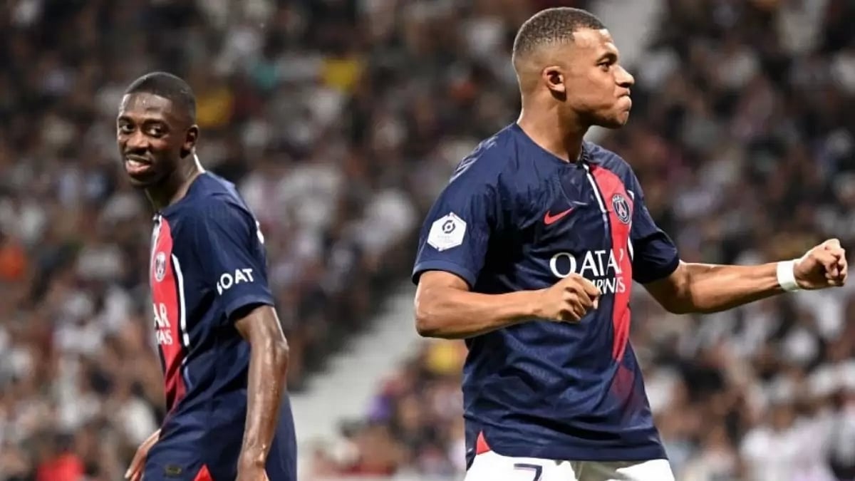 Kylian Mbappe (Right) celebrates after scoring the penalty.
