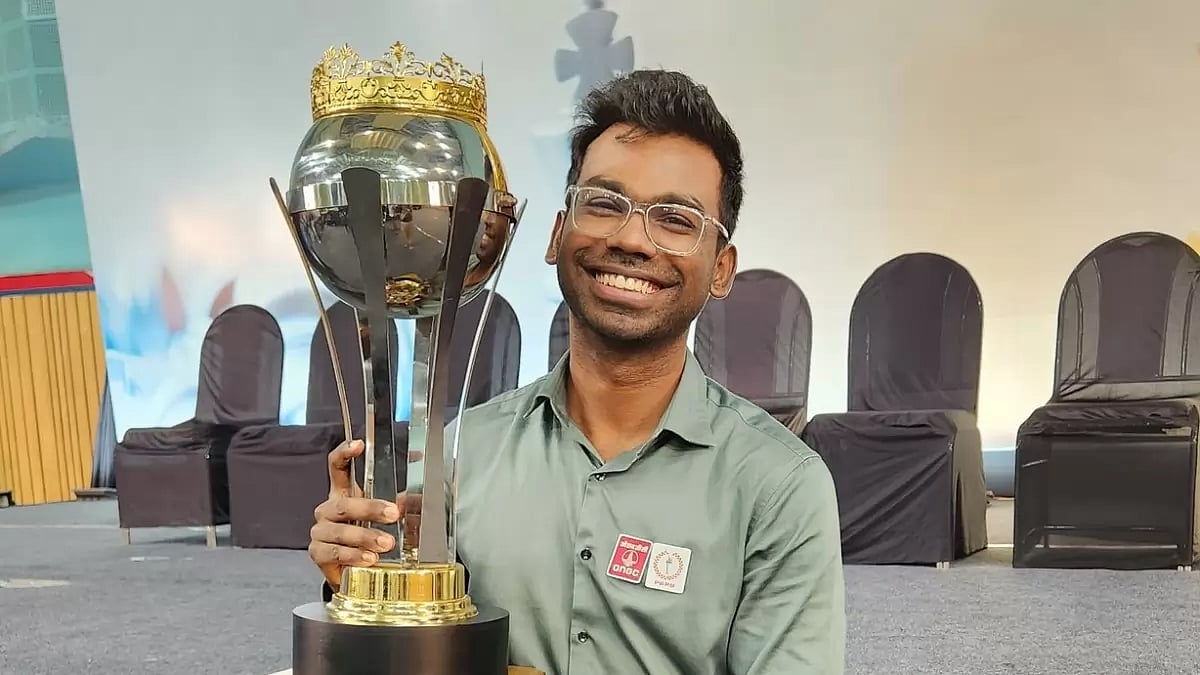 SP Sethuraman with the throphy of National Chess Championship 2023