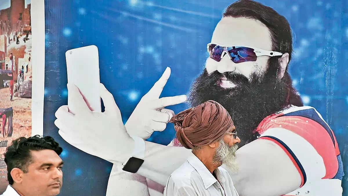 Followers of Gurmeet Ram Rahim Singh arrive at his ashram in Sirsa in August 2017 ahead of the verdict in the rape trial  - null