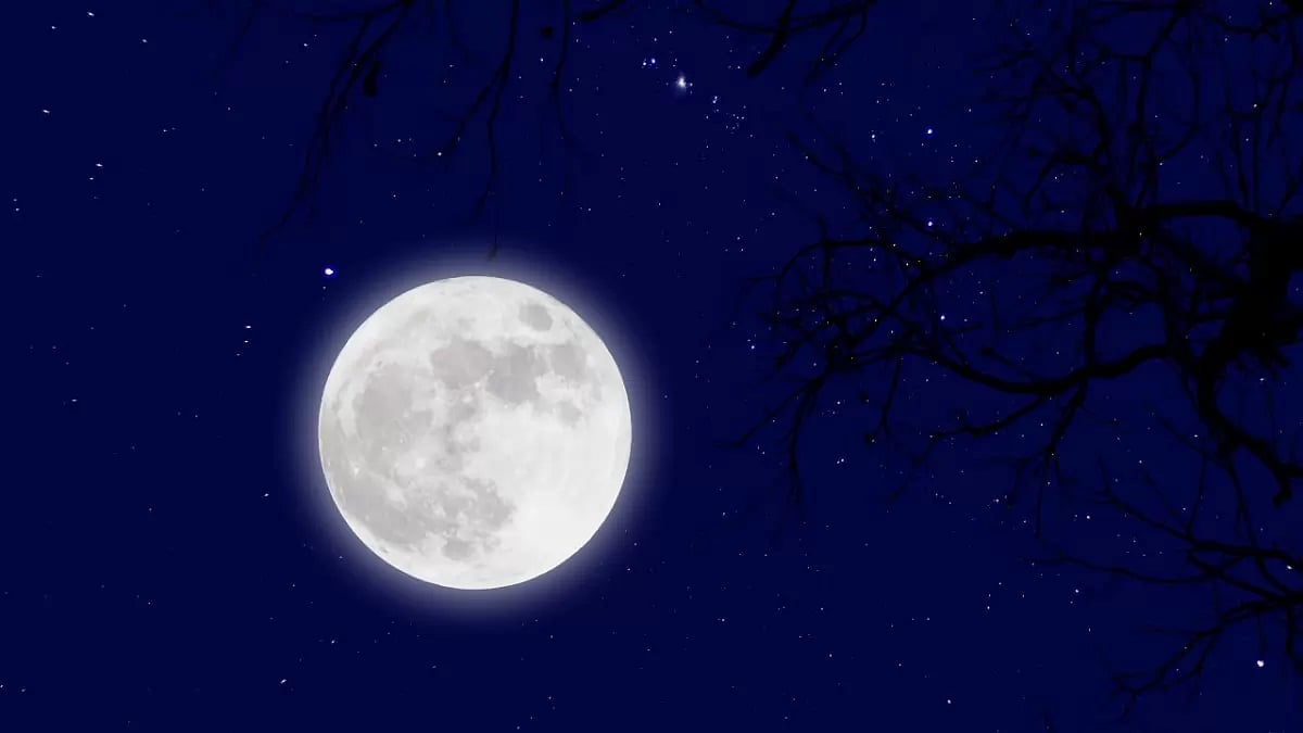 Perfect spots for couples to enjoy the Blue Moon 