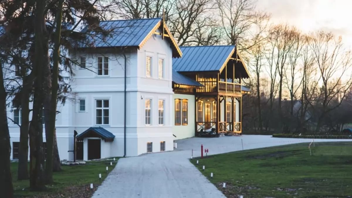 The RE/MAX Canada reports reveals a possible decline in property prices in Ontario.  