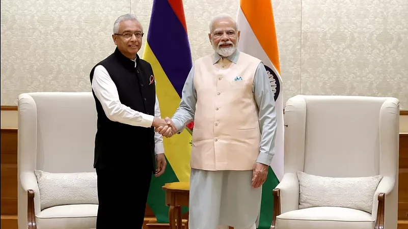Prime Minister Narendra Modi with Mauritius PM Pravind Jugnauth