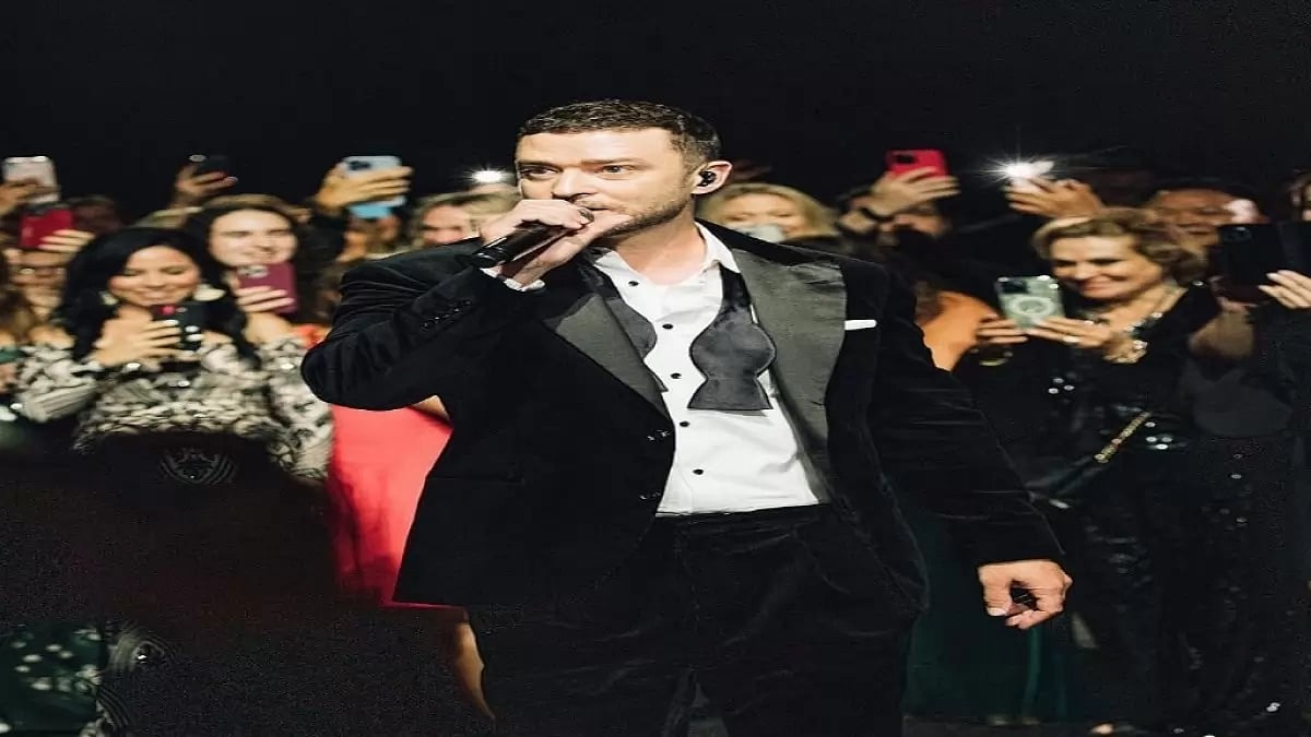 Justin Timberlake singing 
