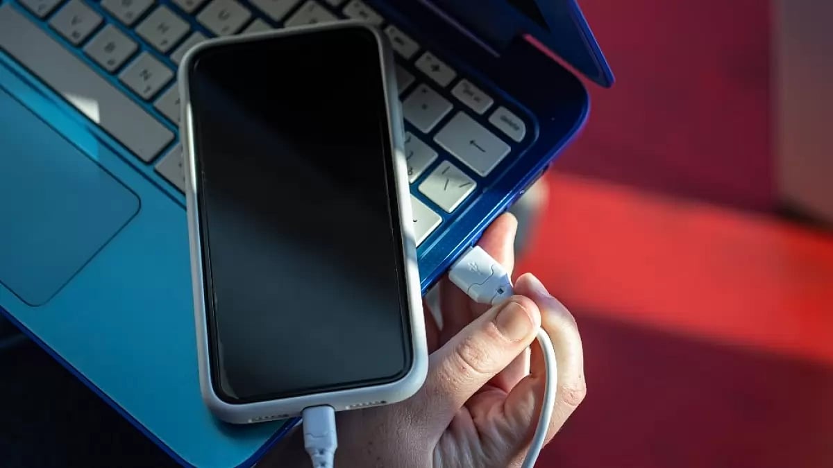  iPhone users can Back Up their phones through iCloud or Mac and Windows before downloading Apple’s 