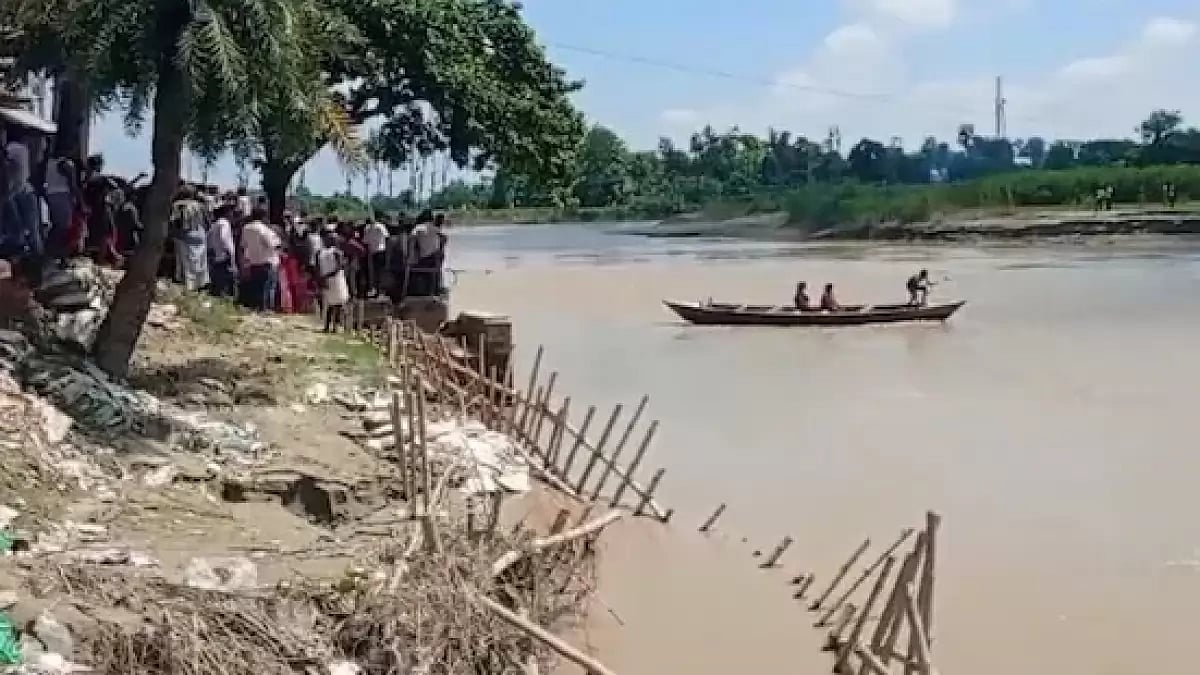 Boat capsized in Bihar's Bagmati river