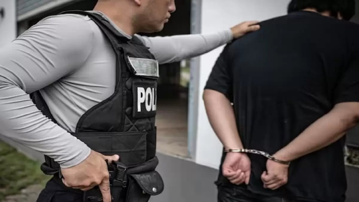 A policeman caught a criminal