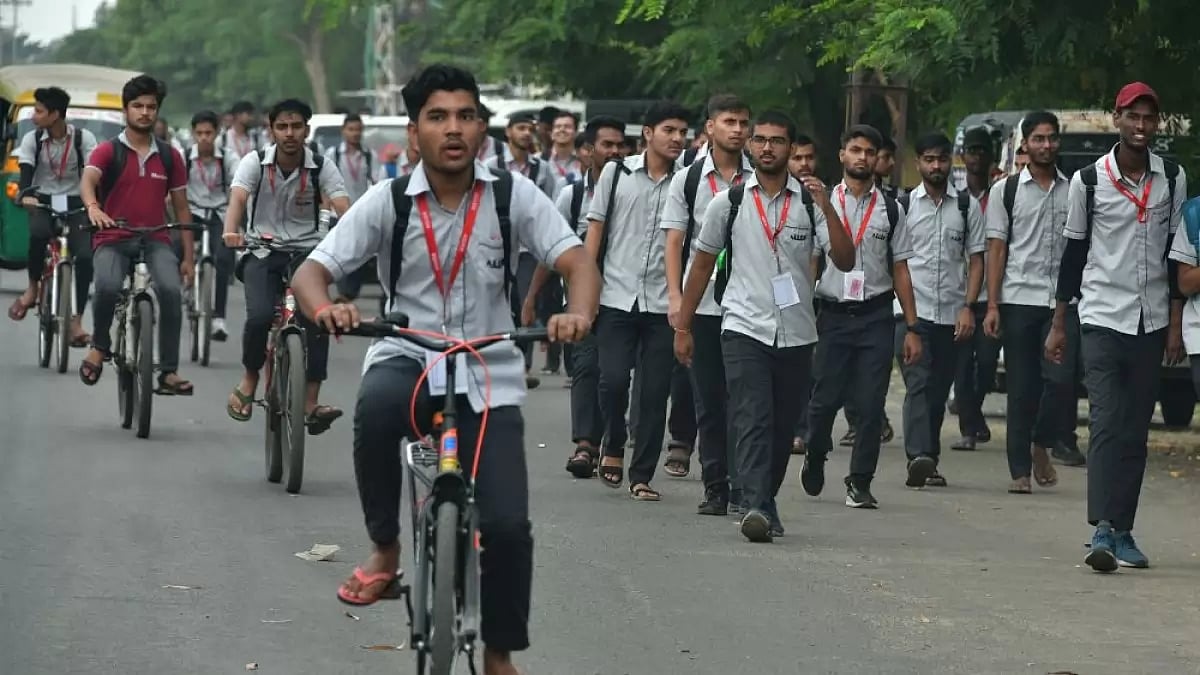 Students in Kota heading for their coaching classes. - null