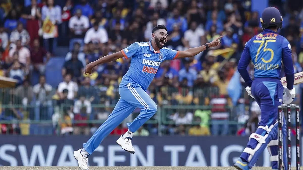 India's Mohammed Siraj celebrates the wicket of Sri Lanka's Dhananjaya de Silva.