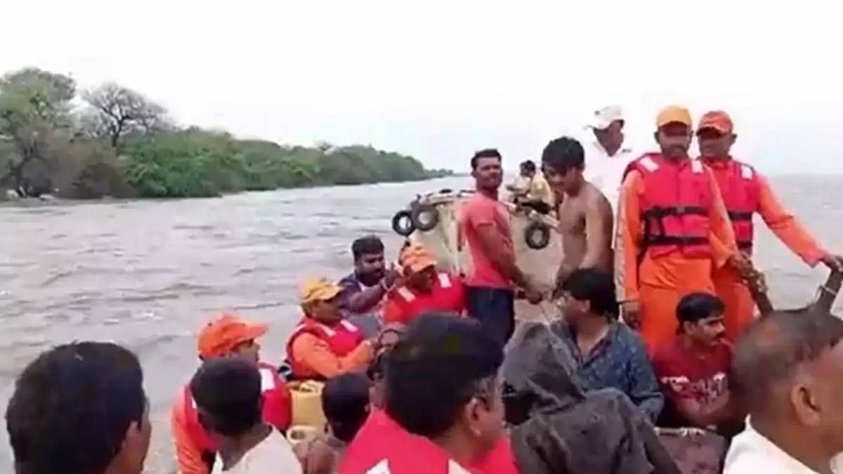 Rescue teams were able to move 9,600 people to safety in Gujarat amid floods due to heavy rain.