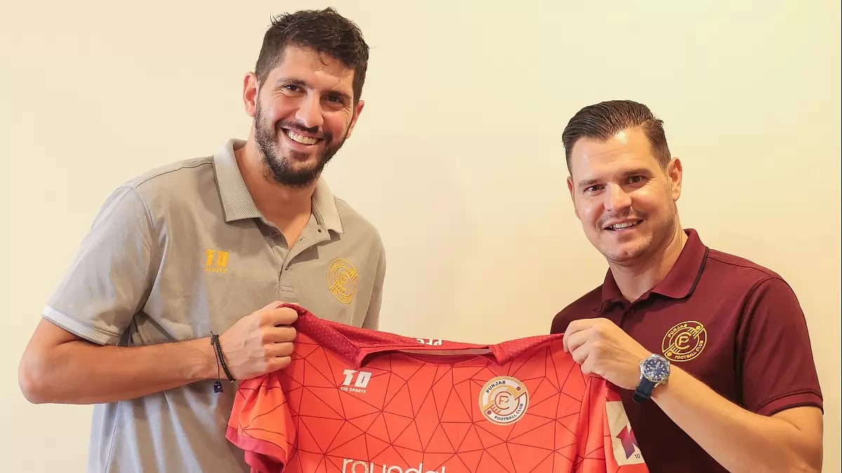 Dimitrios Chatziisaias (L) welcomed by Punjab FC director Nikolaos Topoliatis