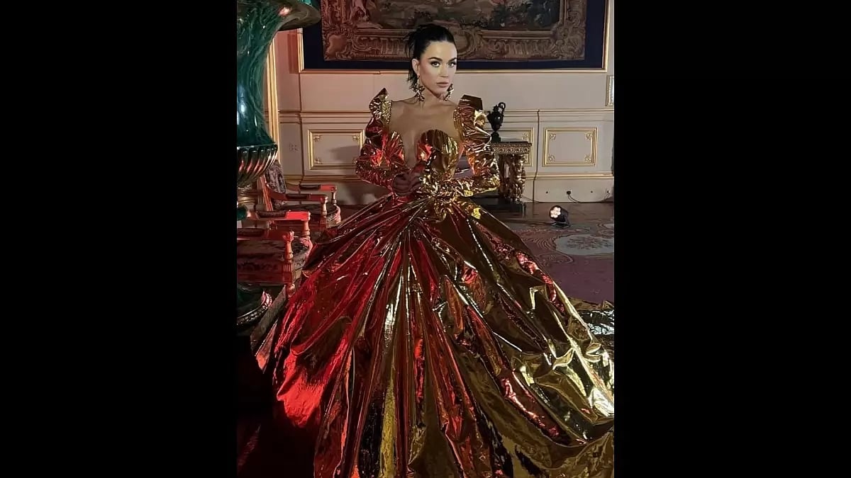 Katy Perry in a beautiful golden outfit 