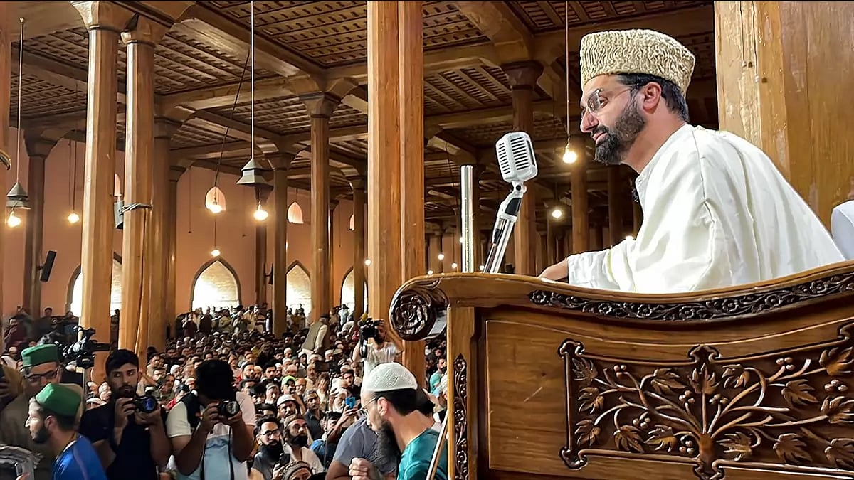 Mirwaiz Umar Farooq at Jamia Masjid in Srinagar - null