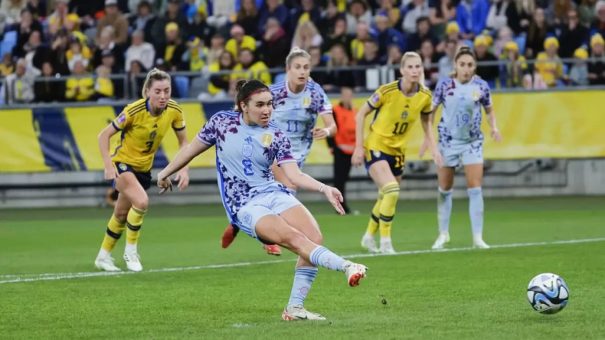 Spain's Mariona Caldentey converts a penalty against Sweden on Friday.
