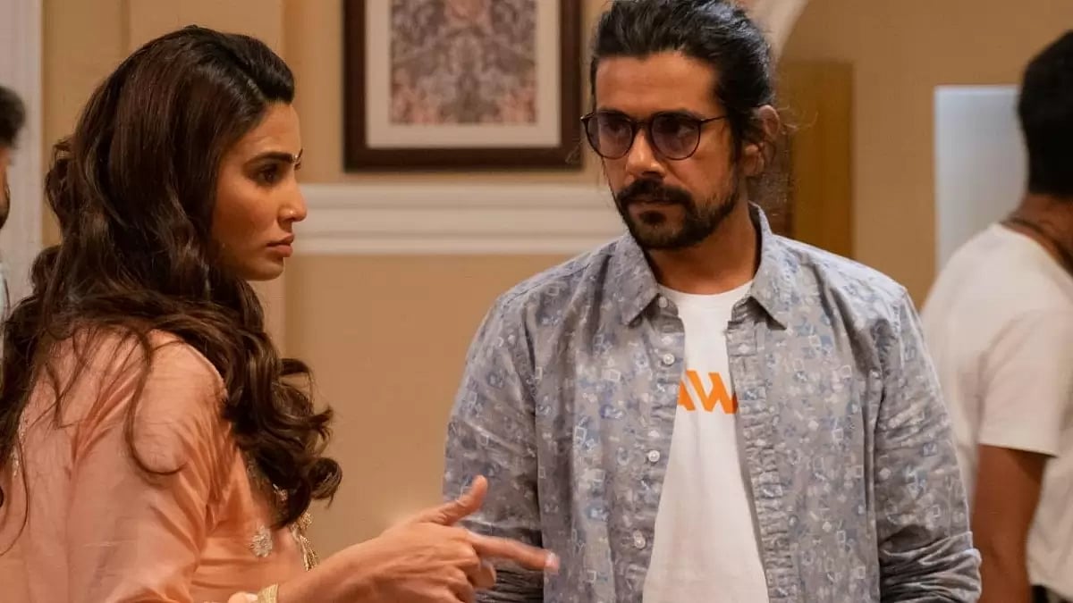 Krishan Hooda Discussing A Scene With Daisy Shah During ‘The Elephant In The Room’ Shoot