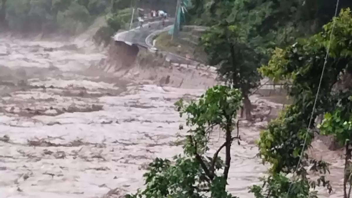Flash flood in Sikkims Teesta River in Lachen Valley due to sudden cloud burst 