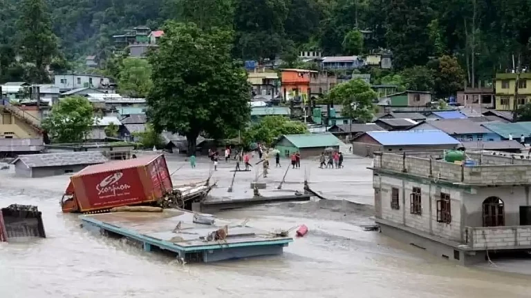 Sikkim roads inundated with flood water - null