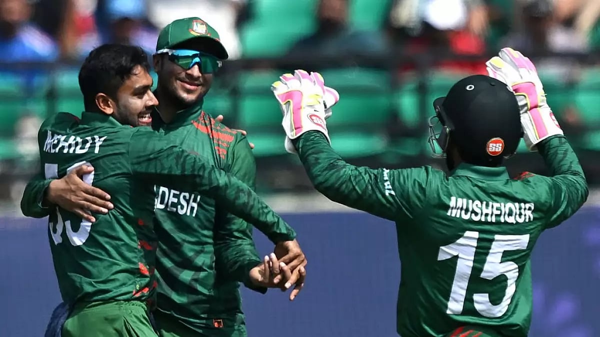 Bangladesh players celebrating the wicket of Afghanistan players 