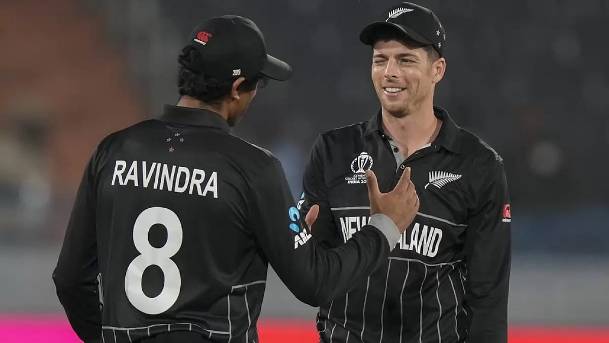 Rachin Ravindra (left) and Mitchell Santner in their game against Netherlands