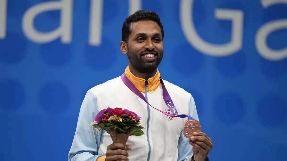 HS Prannoy poses with his bronze medal at the Hangzhou Asian Games.