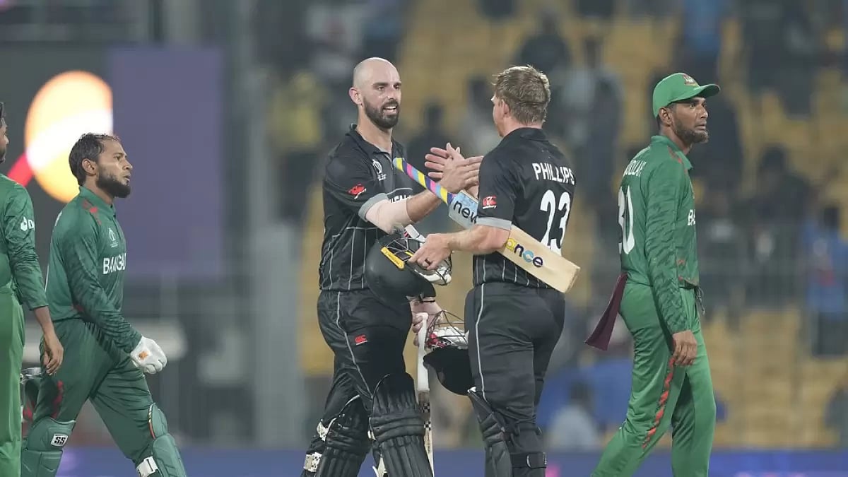Daryl Mitchell (left) and Glenn Philips celebrate after NZ's win in Chennai.