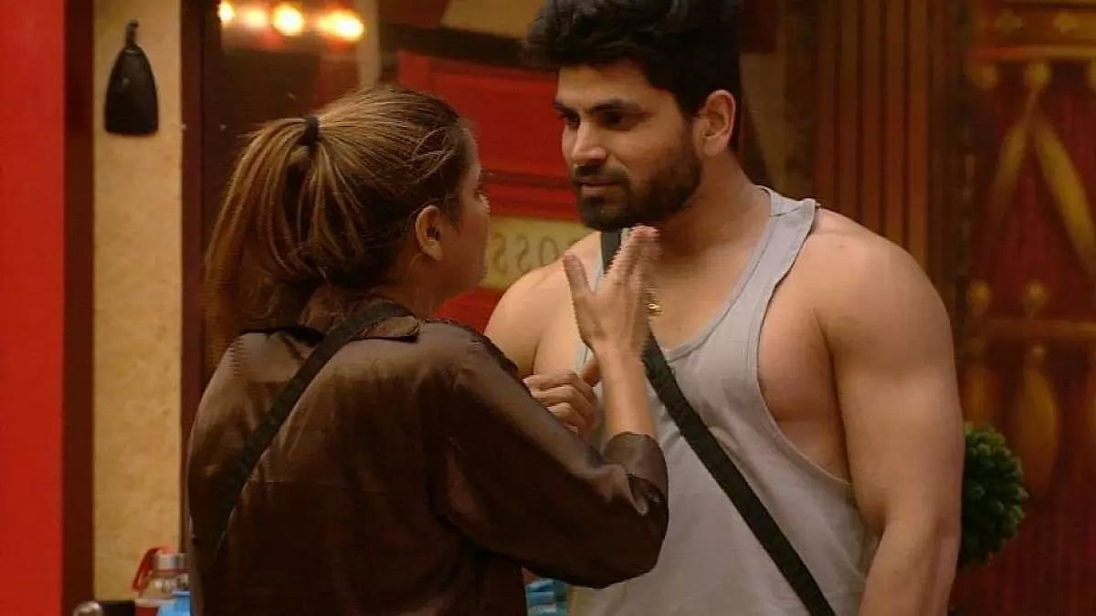 Archana Gautam, Shiv Thakare During A Fight Scene