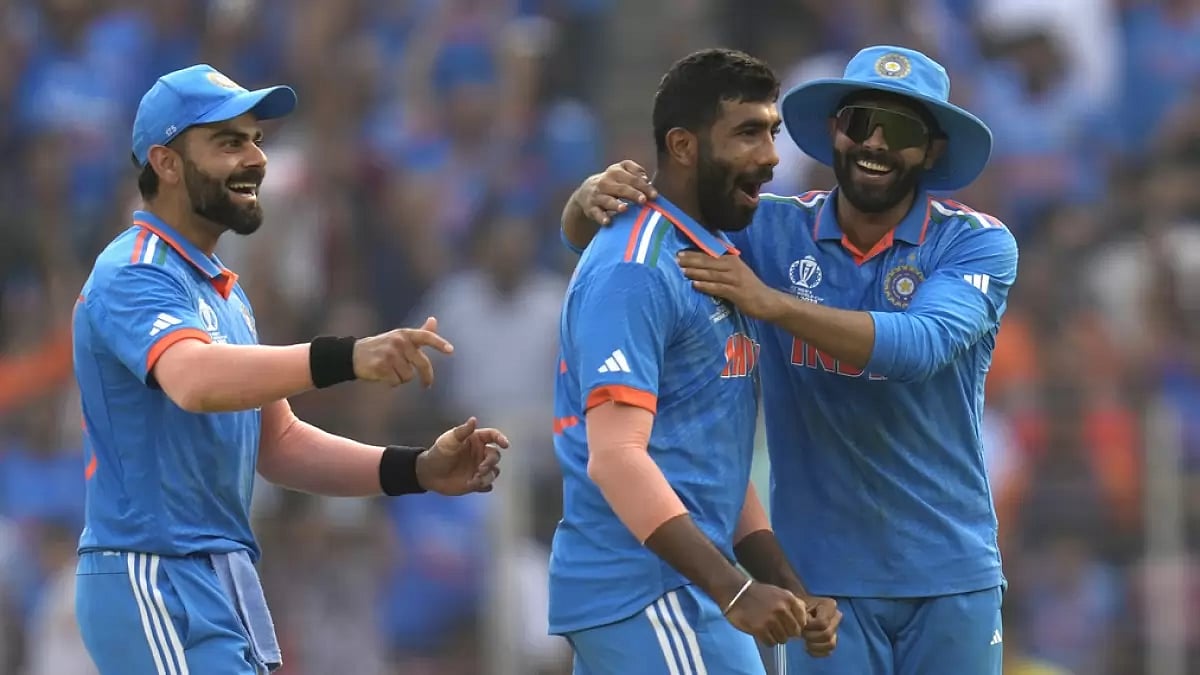 Virat Kohli, Jasprit Bumrah and Ravindra Jadeja celebrate Shadab Khan's wicket in Ahmedabad.