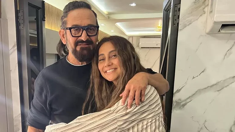 Anusha Dandekar, Mahesh Manjrekar - null