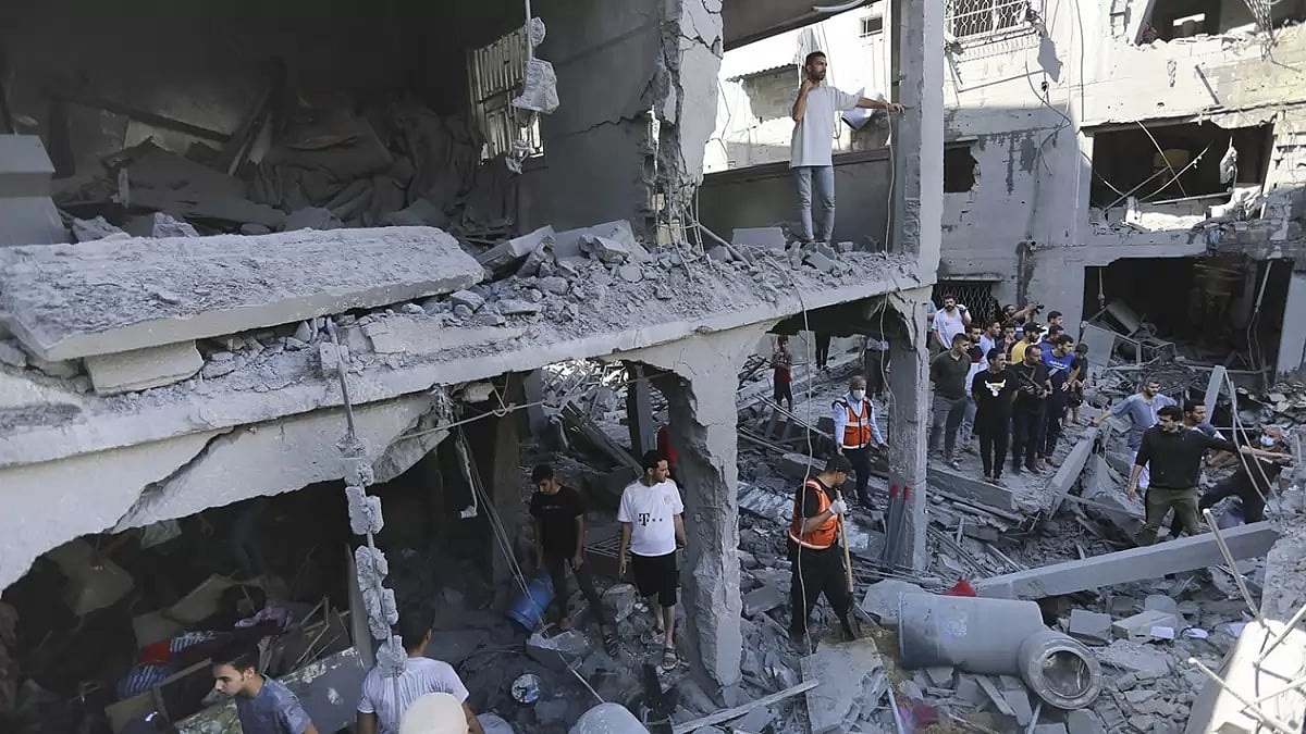 AP : Israeli airstrikes in Gaza City