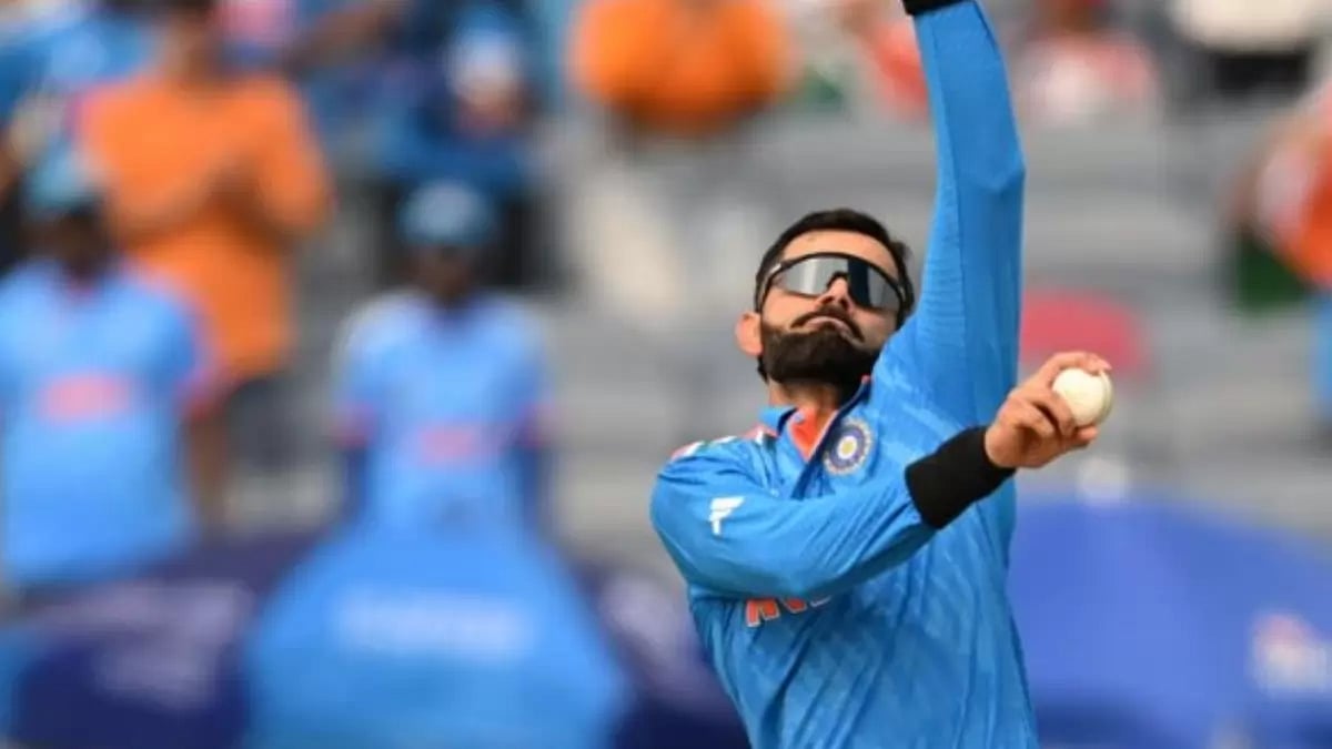 Virat Kohli rolling his arm against Bangladesh in Pune