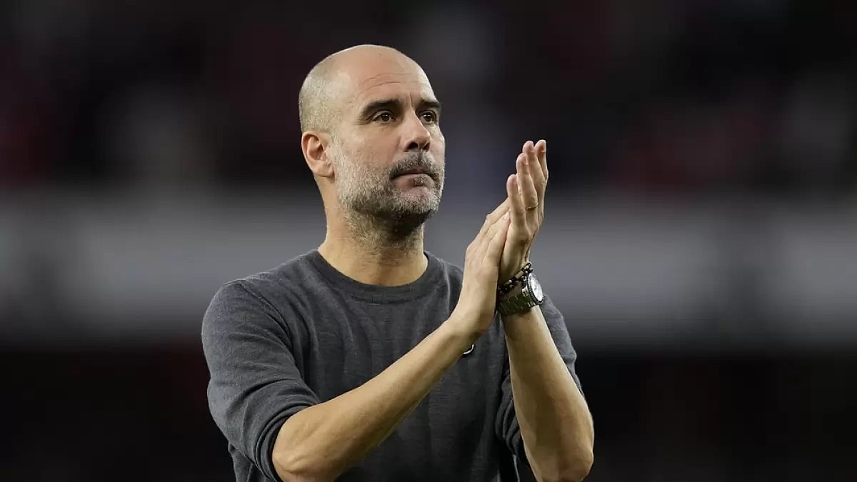 Manchester City coach Pep Guardiola thanks the crowd after the loss to Arsenal in London.