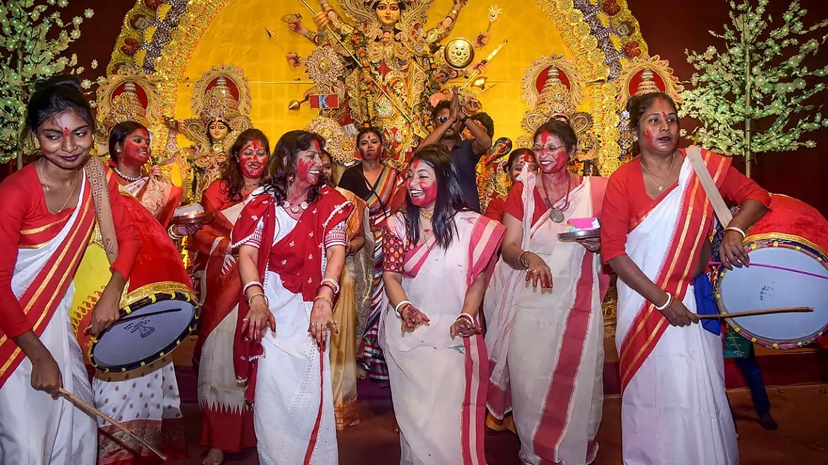 Sindoor Khela in Varanasi