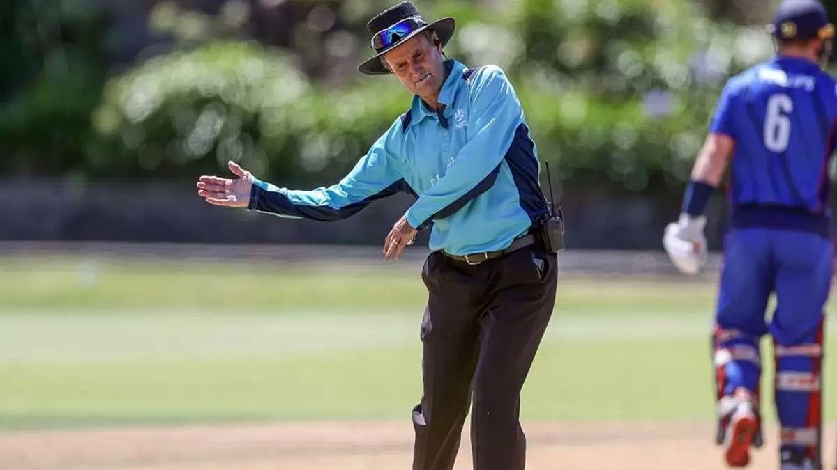 New Zealand umpire Billy Bowden