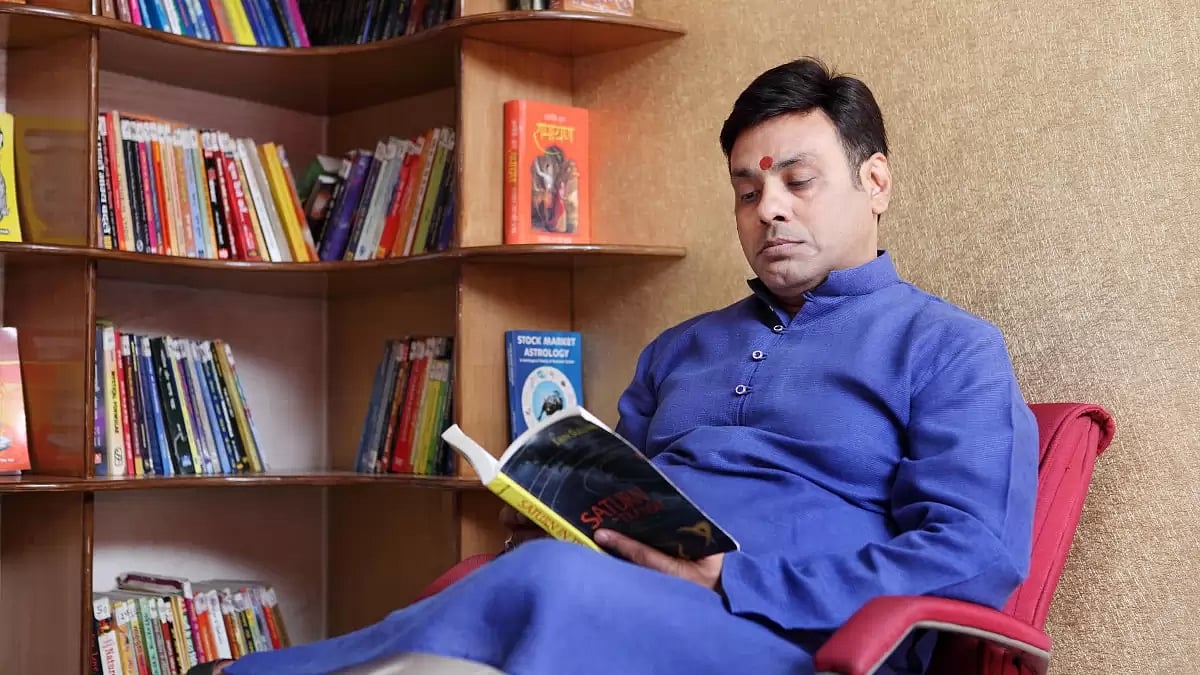 Astrologer Vinay Bajrangi