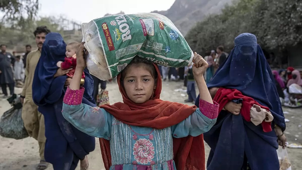 Afghan refugees return to Afghanistan through the Torkham Pakistan-Afghanistan border, in Torkham, Afghanistan. - null
