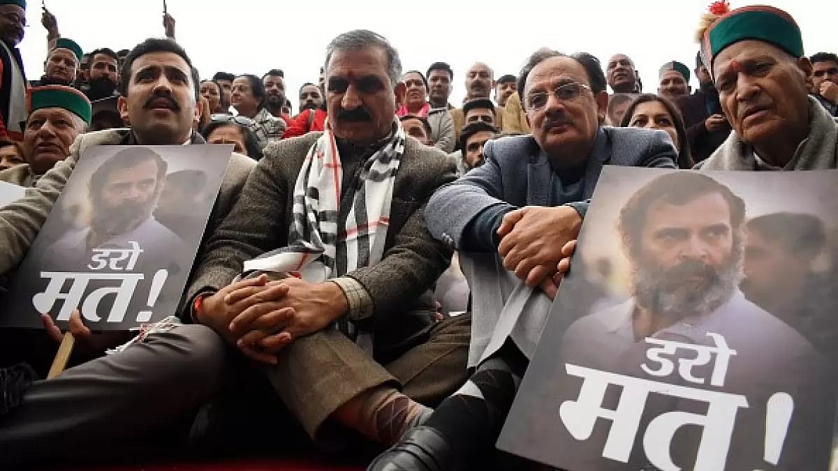 CM Sukhu and other Congress workers sitting in support of Rahul Gandhi during a rally in Shimla