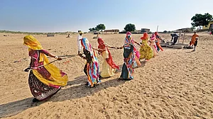 Mundane Life: For women living in Ramdev Nagar in Sheo Tehsil of Barmer, fetching drinking water is a daily struggle