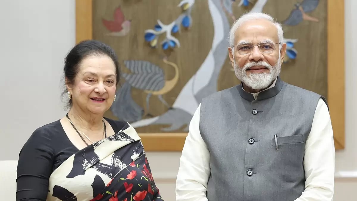 PM Narendra Modi and Actress Saira Banu