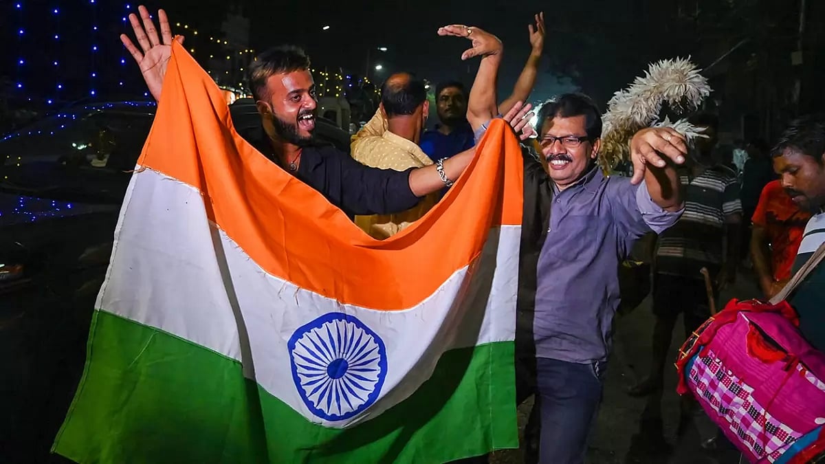 Fans celebrate India victory over New Zealand