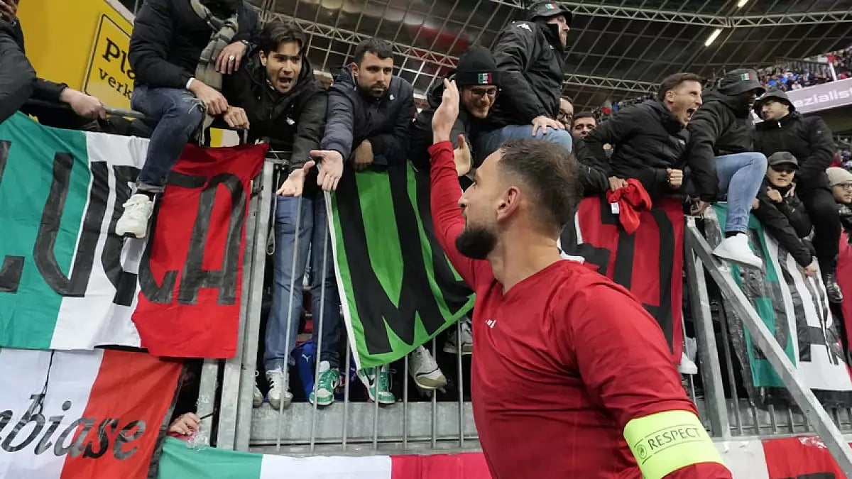 Goalkeeper Gianluigi Donnarumma celebrates the qualification of Italy for Euro 2024